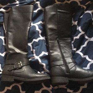 Black boots never worn!